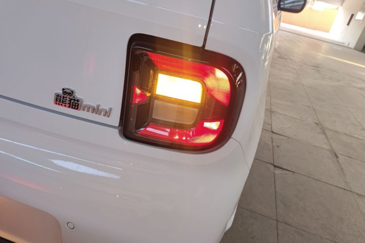 吉利银河 熊猫 2025款 210km 元气熊车身外观9