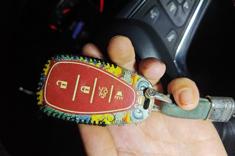 雪佛兰 探界者 2019款 Redline 550T 自动四驱捍界版RS 国VI中控内饰7001