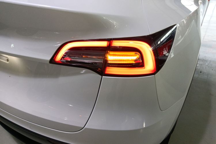 特斯拉 Model Y 2021款 标准续航后驱版车身外观6006