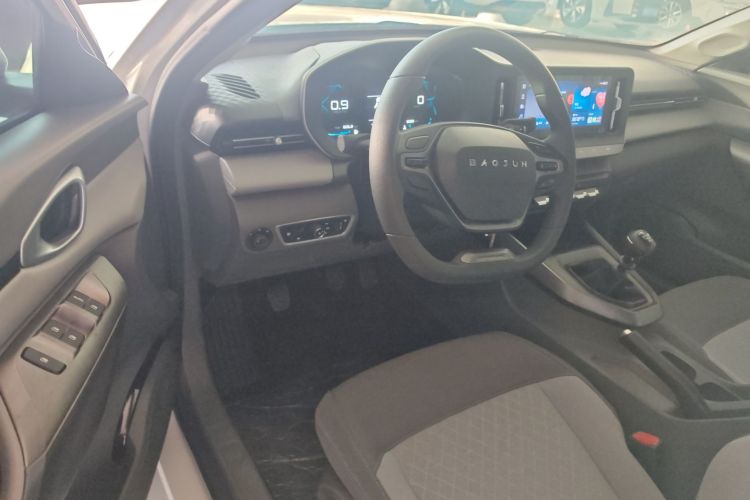宝骏RC-5 2020款 1.5L 手动智耀精英型中控内饰20