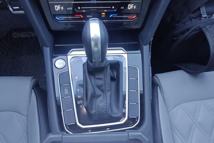 大众 迈腾 2023款 200万辆纪念版 330TSI DSG领先型中控内饰18