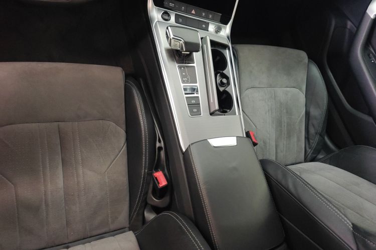 奥迪A6L新能源 2020款 55 TFSI e quattro中控内饰18