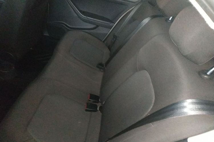 大众 捷达 2015款 1.6L 自动时尚型中控内饰21