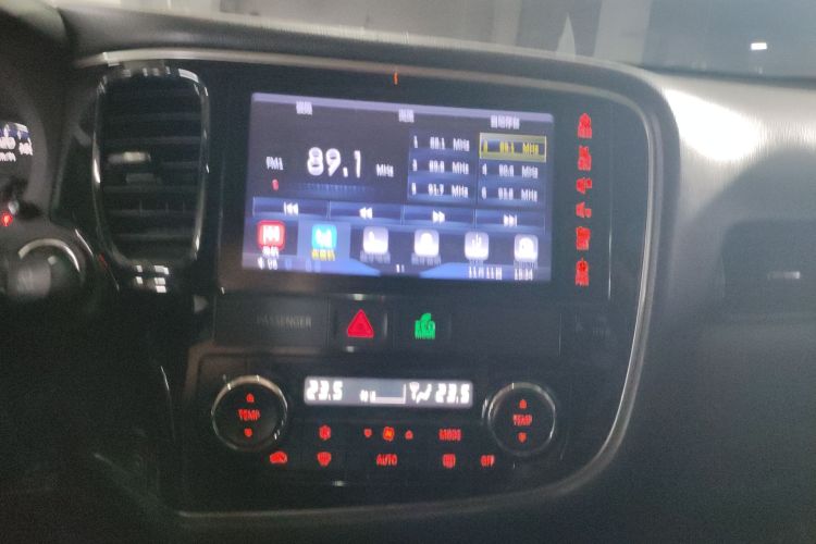 三菱 欧蓝德 2016款 2.4L 四驱精英版 5座中控内饰16