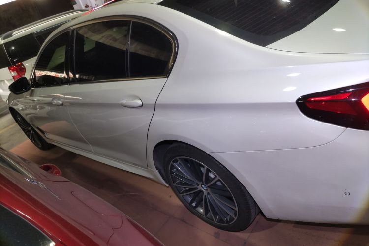 宝马5系 2023款 改款 530Li 领先型 M运动套装车身外观4