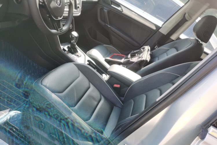 大众 途观L 2017款 330TSI 自动两驱旗舰版中控内饰19