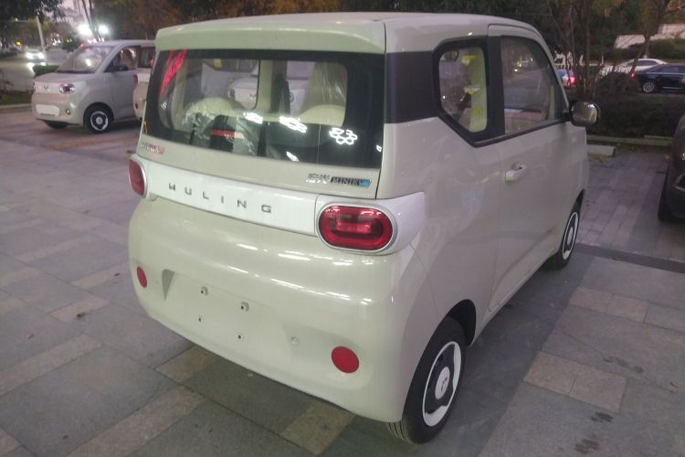 五菱汽车 宏光MINIEV 2024款 第三代 215km 青春版车身外观7