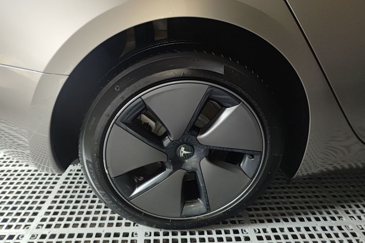 特斯拉 Model 3 2022款 后轮驱动版车身外观6008