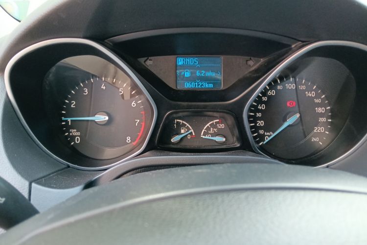 福特 福克斯 2017款 三厢 1.6L 自动风尚型智行版中控内饰14