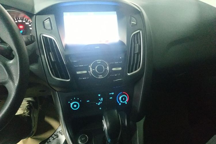 福特 福克斯 2018款 两厢经典 1.6L 自动舒适型智行版中控内饰16