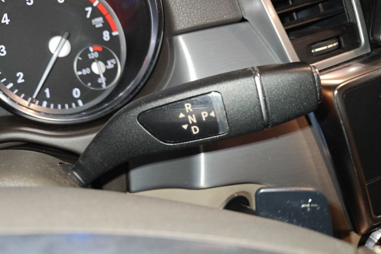 奔驰M级 2014款 ML 320 4MATIC局部细节18