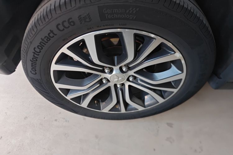 三菱 欧蓝德 2017款 2.0L 两驱荣耀版 5座车身外观6008