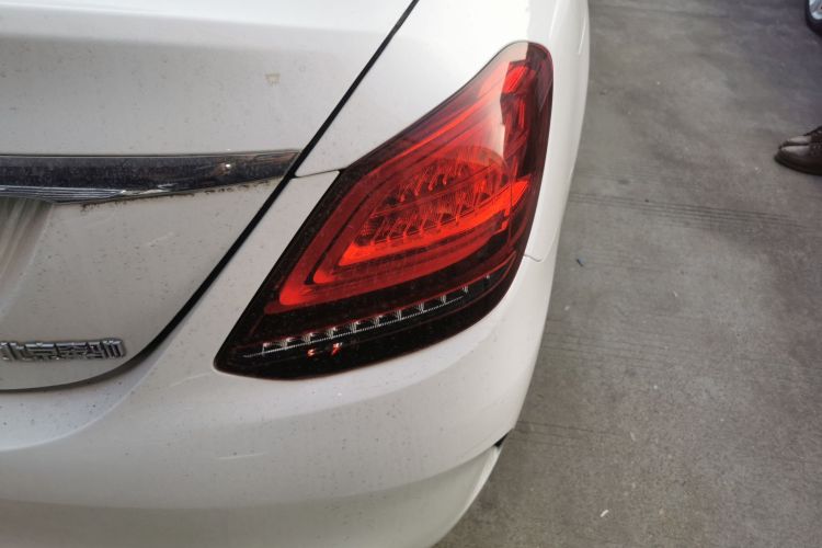 奔驰C级 2020款 改款 C 260 L 运动版车身外观9