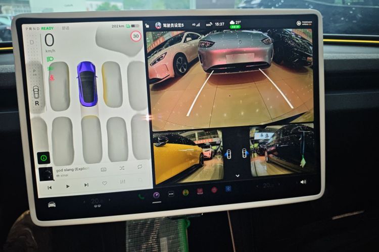 特斯拉 Model 3 2023款 后轮驱动版中控内饰16