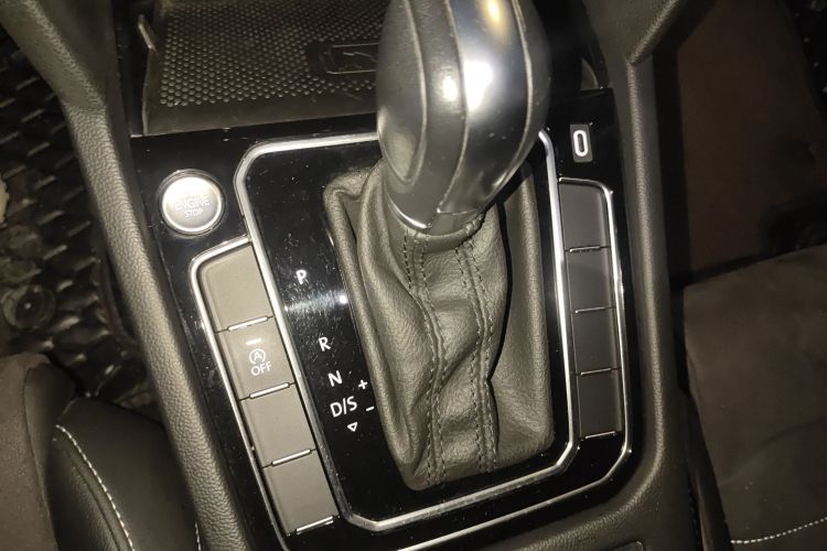 大众 迈腾 2020款 330TSI DSG 豪华型中控内饰18