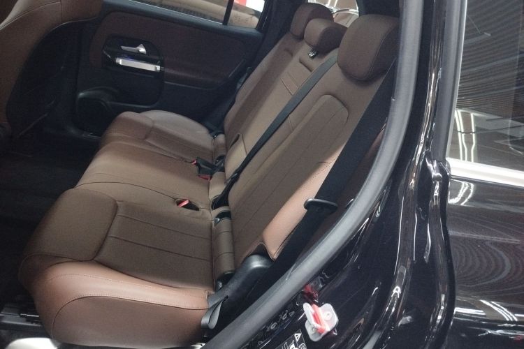 奔驰GLB 2024款 改款 GLB 220 时尚型中控内饰7004