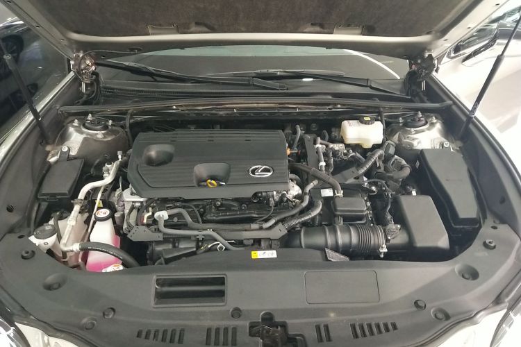 雷克萨斯ES 2022款 300h 卓越版机舱底盘24