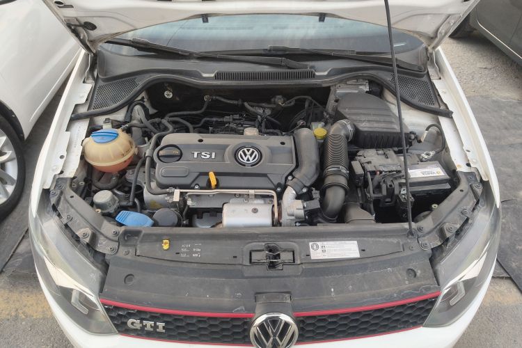 大众 Polo 2012款 1.4TSI GTI机舱底盘24