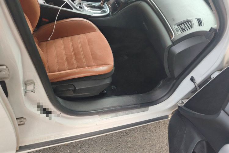 别克 君威 2015款 1.6T 精英技术型局部细节9005