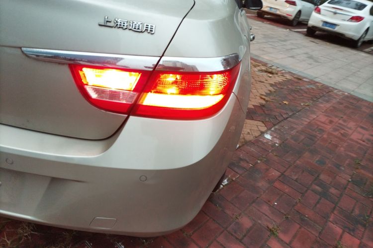 别克 英朗 2013款 GT 1.6L 自动时尚版车身外观9