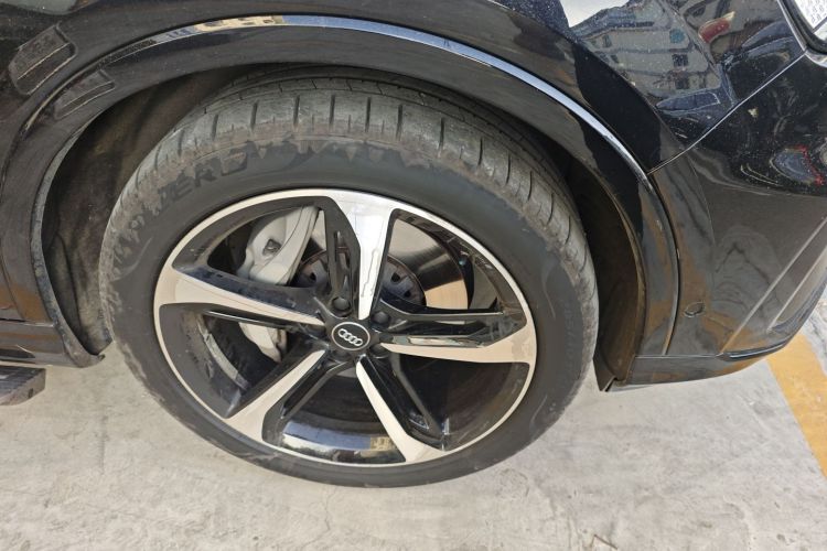 奥迪Q7 2020款 55 TFSI quattro 黑武士专享版车身外观10
