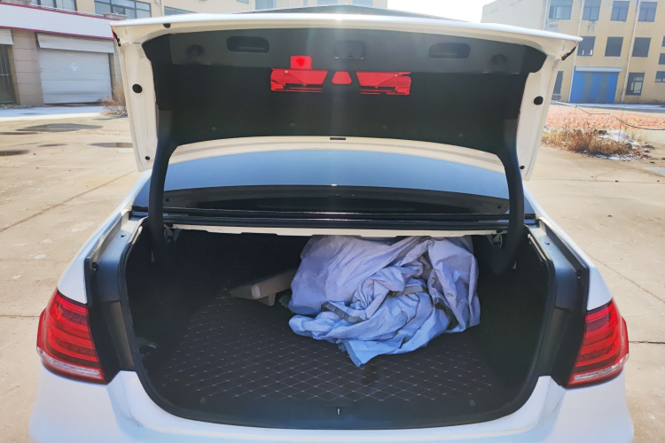 奔驰E级 2014款 改款 E 260 L 运动型局部细节23