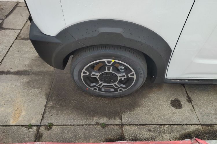 吉利银河 2025款 210km 熊猫骑士车身外观6007