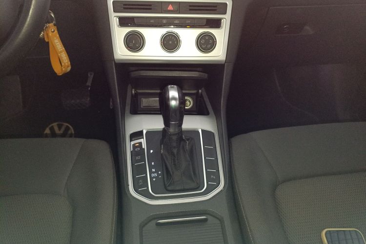 大众 高尔夫·嘉旅 2016款 230TSI 自动进取型中控内饰18