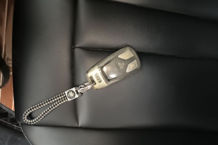 奥迪A4L 2019款 40 TFSI 进取型 国VI中控内饰11