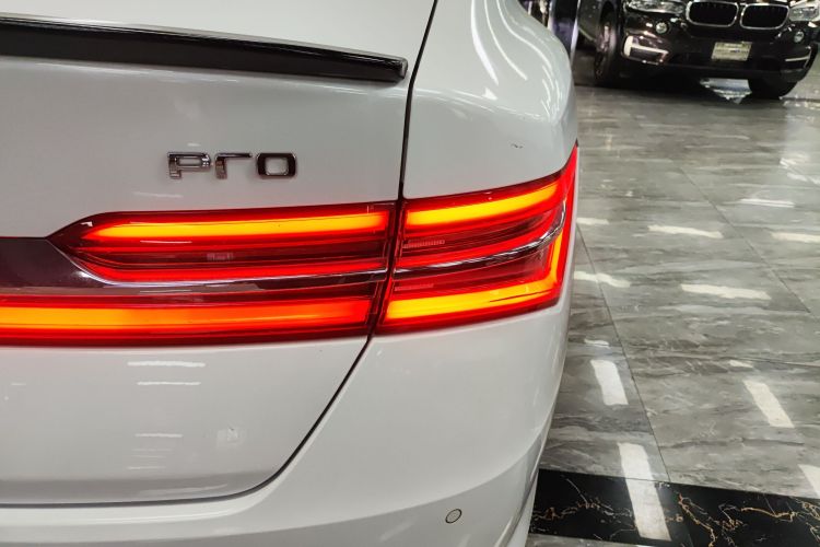 比亚迪 秦Pro新能源 2018款 EV500 智联领耀型车身外观9