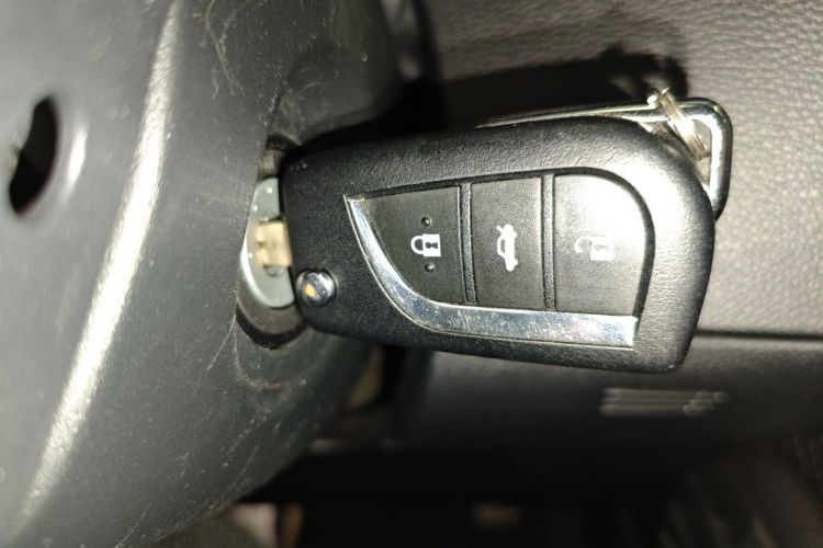 丰田 雷凌 2019款 185T CVT进取版 国VI中控内饰7001