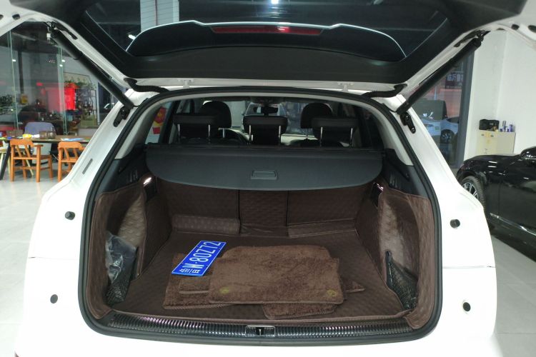 奥迪Q5L 2022款 40T 豪华动感型机舱底盘23