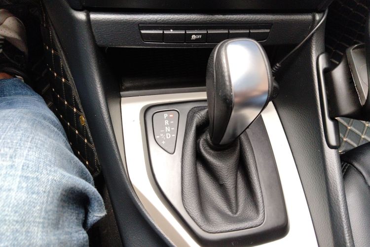 宝马X1 2013款 sDrive18i 时尚型中控内饰18