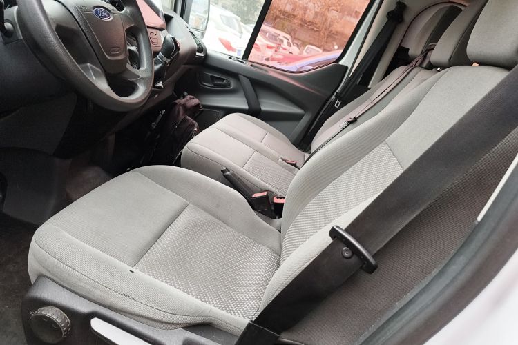 福特 全顺 2017款 2.0T柴油多功能商用车短轴中顶国V局部细节19