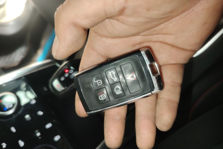 路虎 发现运动版 2020款 249PS R-Dynamic 性能版中控内饰11