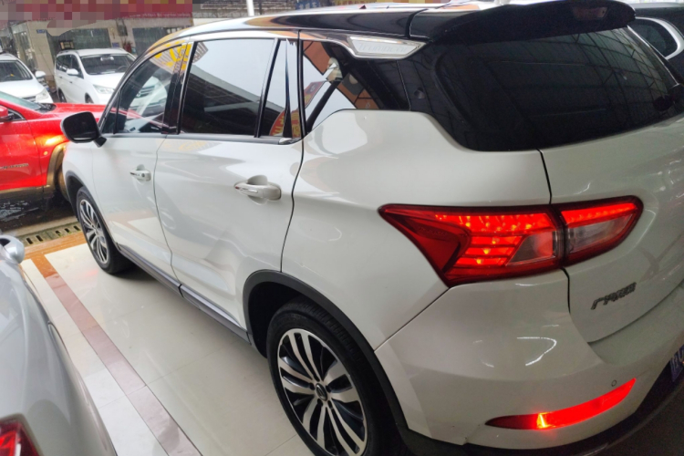 广汽传祺 传祺GS4 2017款 235T 自动两驱豪华智联版车身外观4