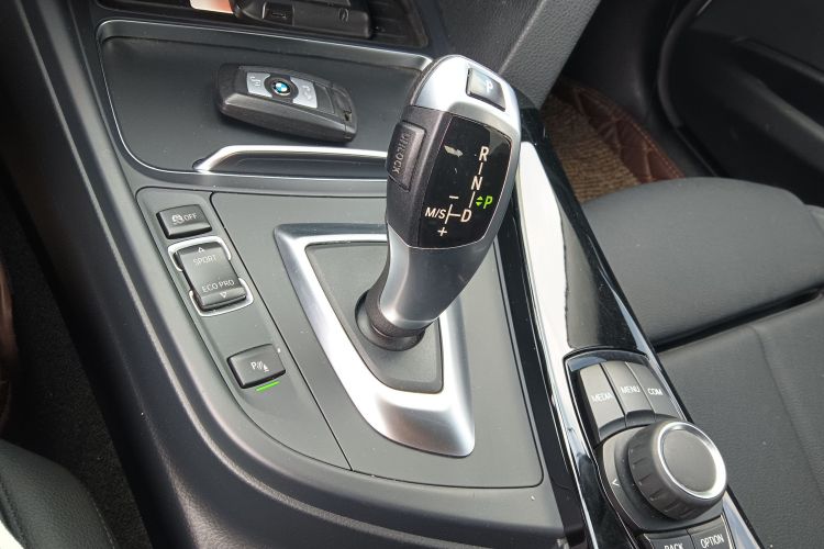 宝马3系 2018款 320Li 时尚型中控内饰18