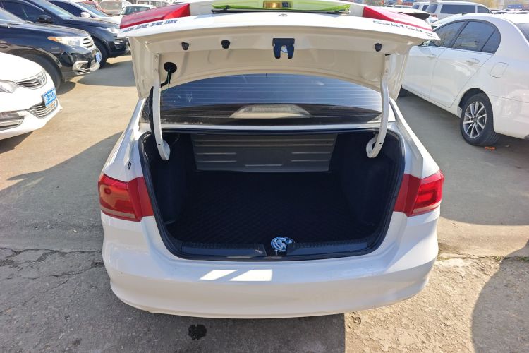 大众 桑塔纳 2015款 1.6L 自动风尚版机舱底盘23