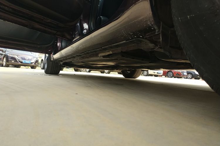 丰田 雷凌 2017款 改款双擎 1.8H GS E-CVT精英天窗版 国V机舱底盘30