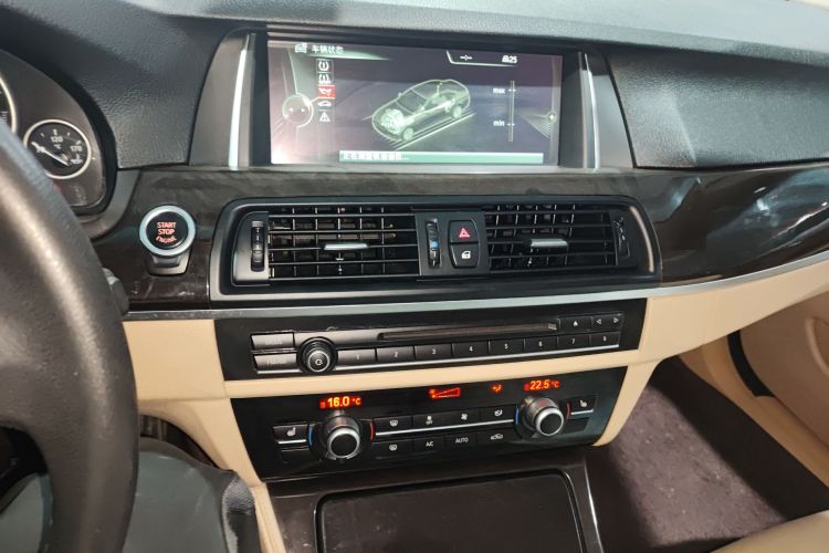 宝马5系 2014款 530Li 豪华设计套装中控内饰16