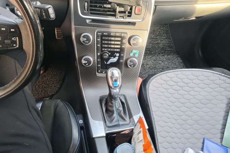 沃尔沃V60 2017款 2.0T Polestar中控内饰18