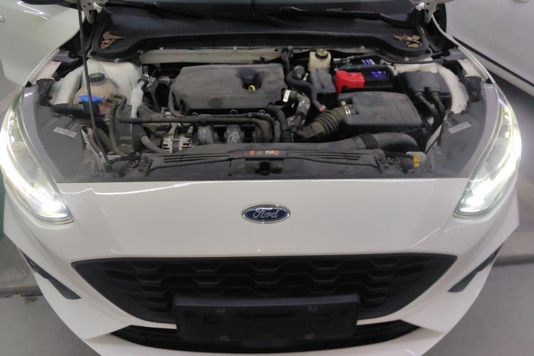 福特 福克斯 2020款 三厢 1.5L 自动锋跃型机舱底盘24
