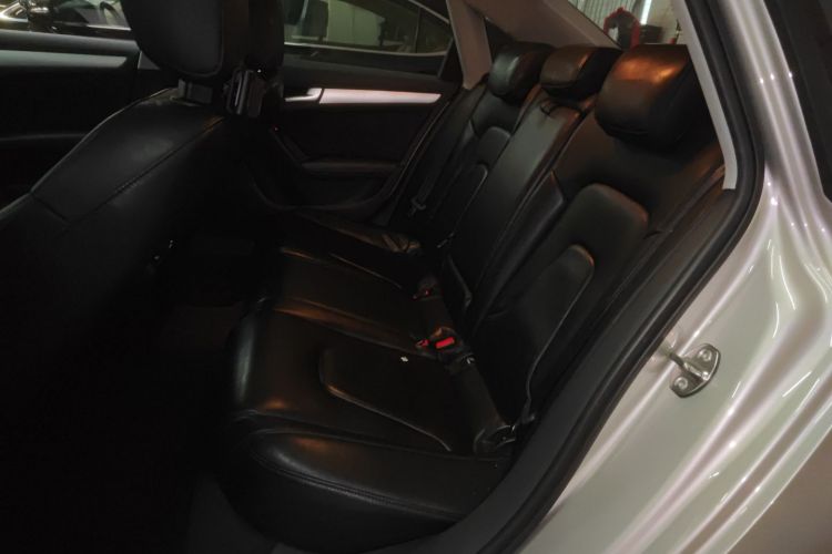 奥迪A4L 2016款 35 TFSI 典藏版 自动标准型中控内饰7004