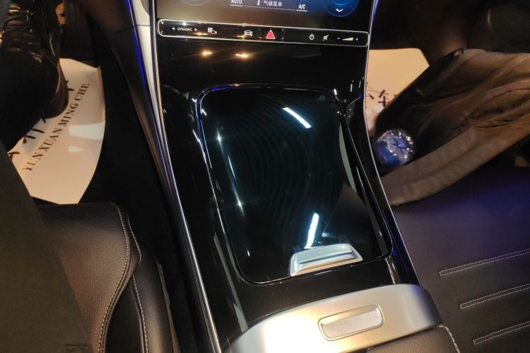 奔驰C级 2022款 C 260 L 皓夜运动版中控内饰18