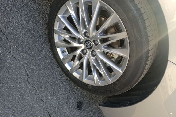 丰田 亚洲龙 2022款 双擎 2.5L XLE尊贵版车身外观10