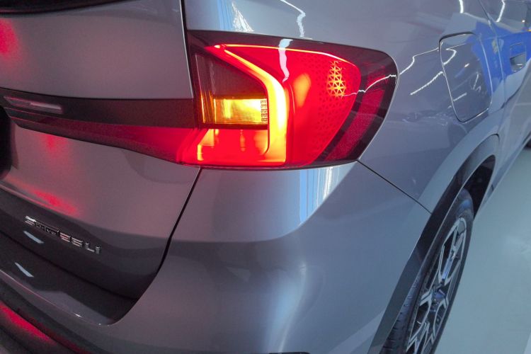 宝马X1 2024款 sDrive25Li X设计套装车身外观9