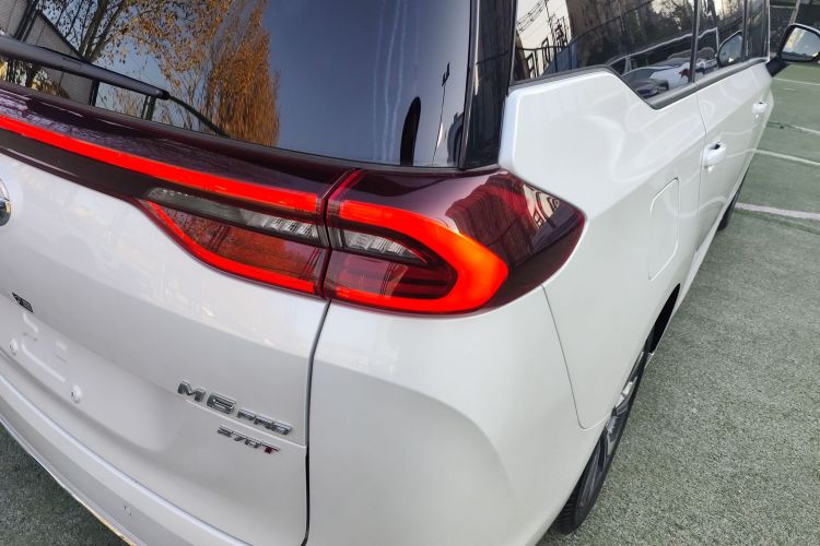 广汽传祺 传祺M6 2023款 PRO 270T DCT尊贵版车身外观9