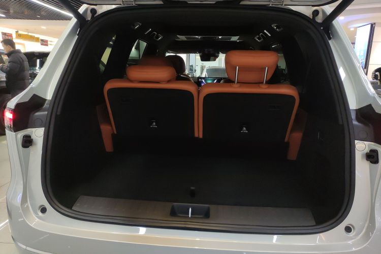 深蓝汽车 深蓝S09 2025款 四驱Ultra+ 高定版机舱底盘23