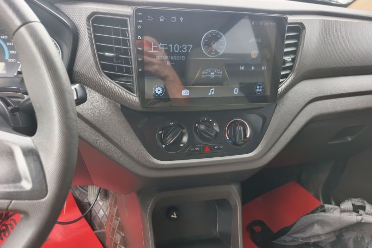 五菱汽车 五菱宏光V 2022款 1.5L劲享版电动助力LAR中控内饰16