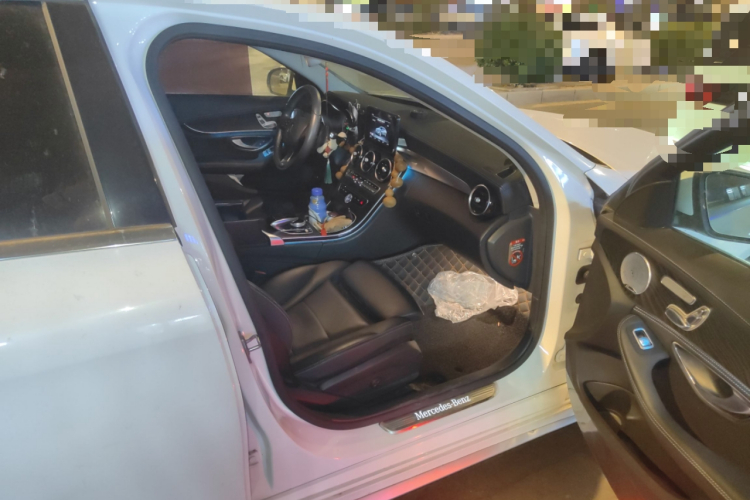 奔驰C级 2018款 C 200 L 运动版局部细节9005